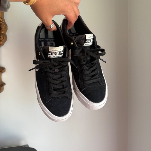 Nike Zoom Blazer Low Pro GR SB Black White womens size 9 - Picture 2 of 13